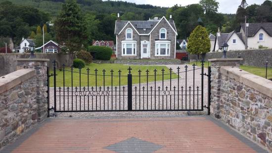 Electronic underground automatic ornate driveway gates