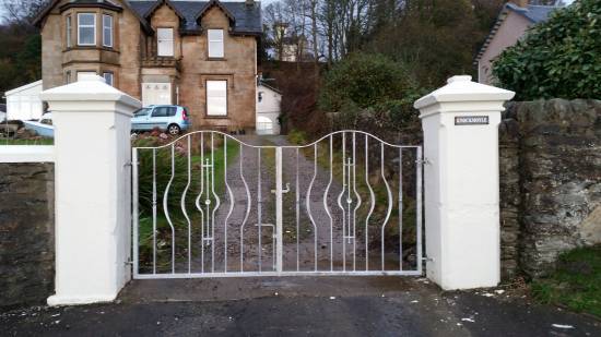 Clasic Ronde Style driveway Gates