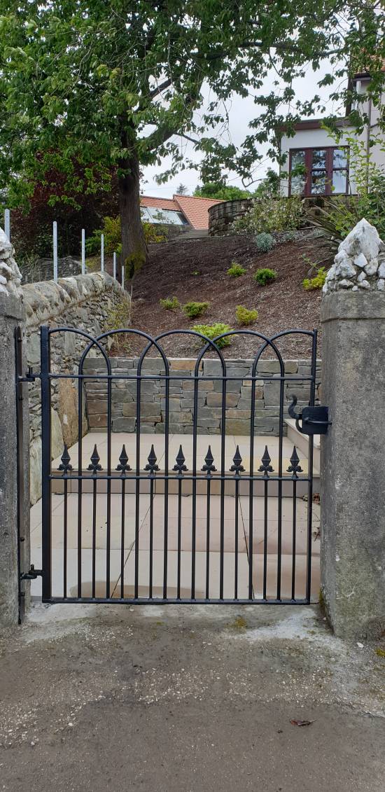 Victorian Interwoven hooped gate