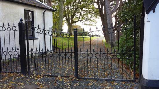 Driveway gates with electronic controls 